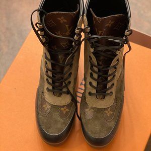 LOUIS VUITTON Laureate Platform Desert Boot